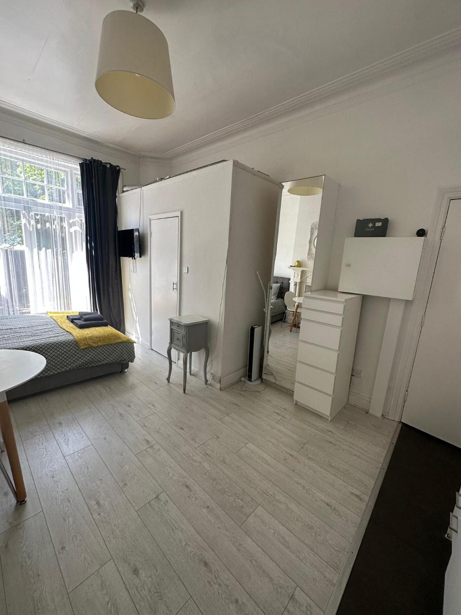 ロンドンベルサイズ パーク ブティック アコモデーションアパートメント 部屋 写真